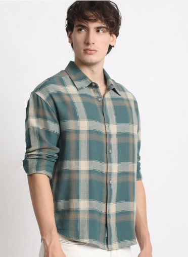 Snitch Checked Spread Collar Relaxed Fit Pure Cotton Casual Shirt